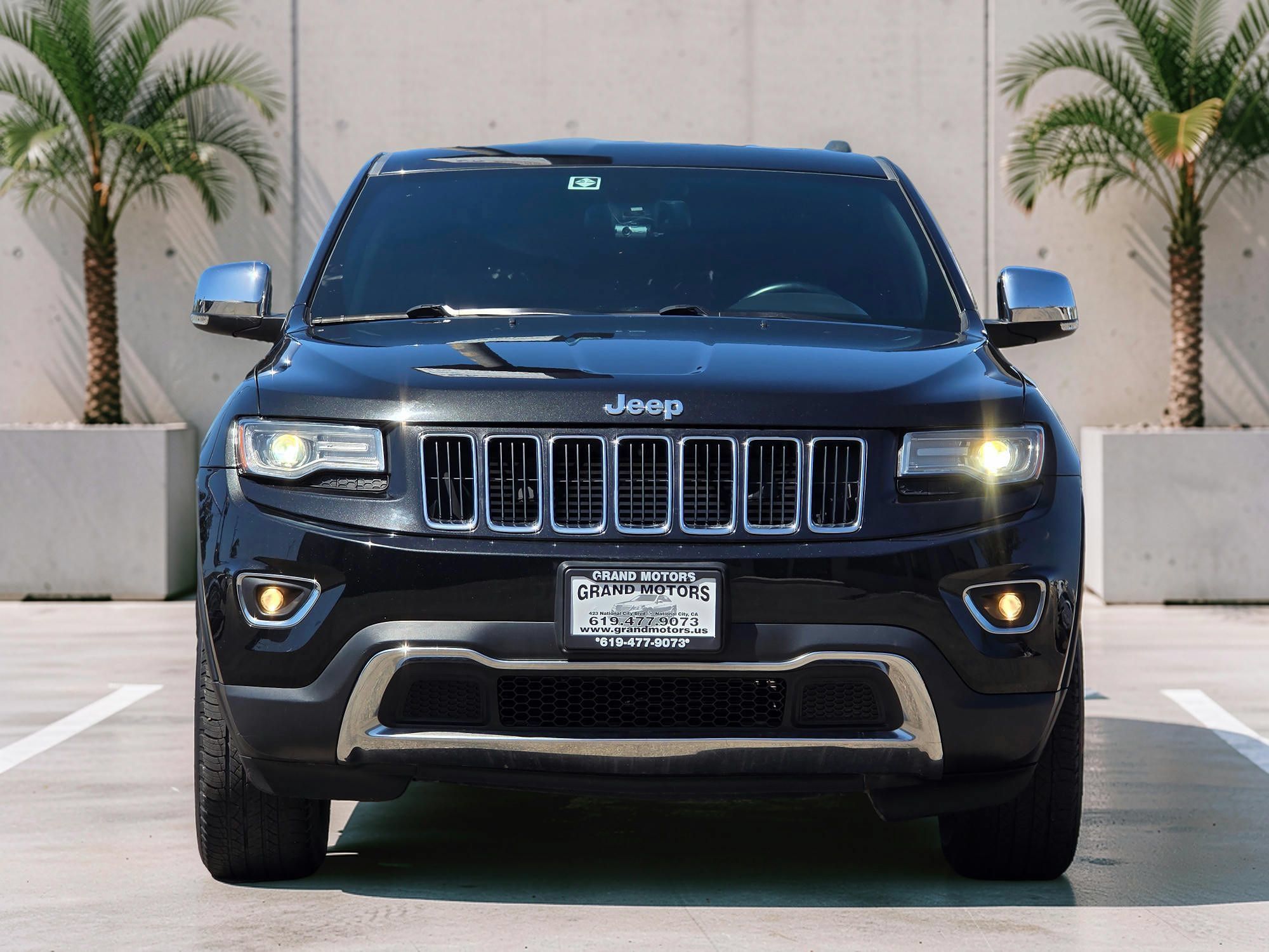 Used 2014 Jeep Grand Cherokee Limited w/ Luxury Group II RWD image 3