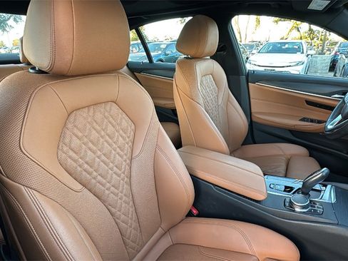 Used 2023 BMW 540i w/ Premium Package image 46