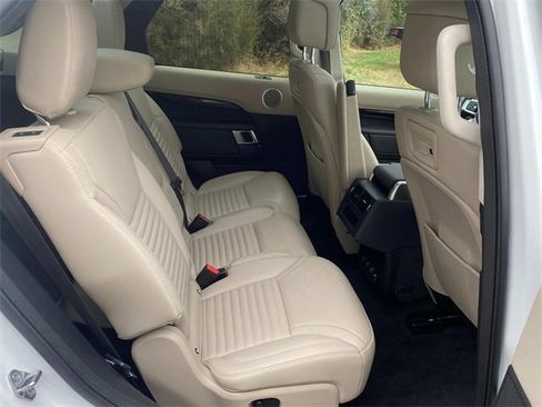 Used 2021 Land Rover Discovery S image 33