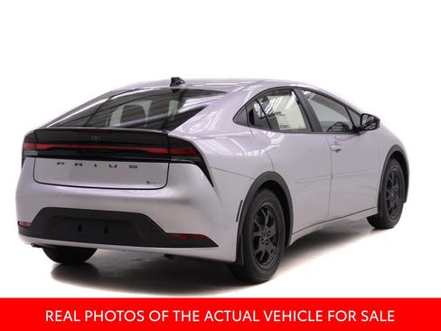New 2026 Toyota Prius LE FWD image 2