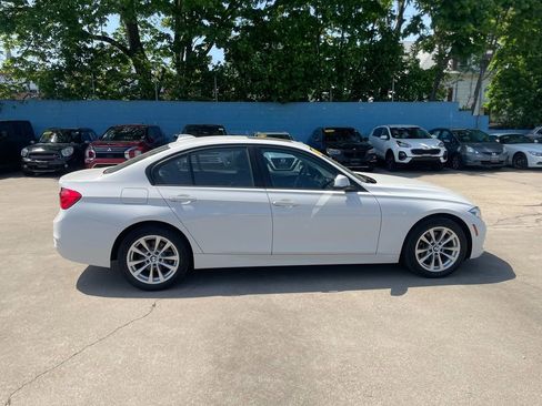 Used 2018 BMW 320i xDrive Sedan AWD/4WD image 4