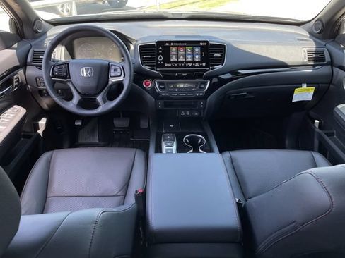 Used 2025 Honda Ridgeline Black Edition image 9