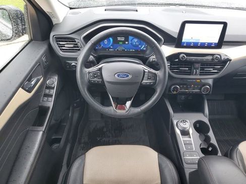 Used 2022 Ford Escape Titanium w/ Titanium Premium Package FWD image 32