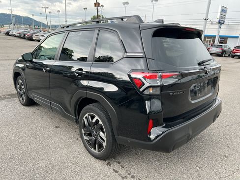 Used 2025 Subaru Forester Premium AWD/4WD image 7