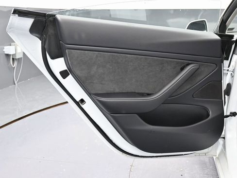 Used 2018 Tesla Model 3 Long Range image 39