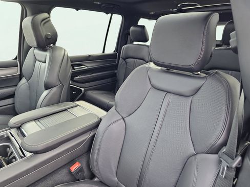 New 2026 Jeep Grand Wagoneer Limited AWD/4WD image 18