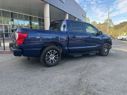 Used 2024 Nissan Titan SV image 5