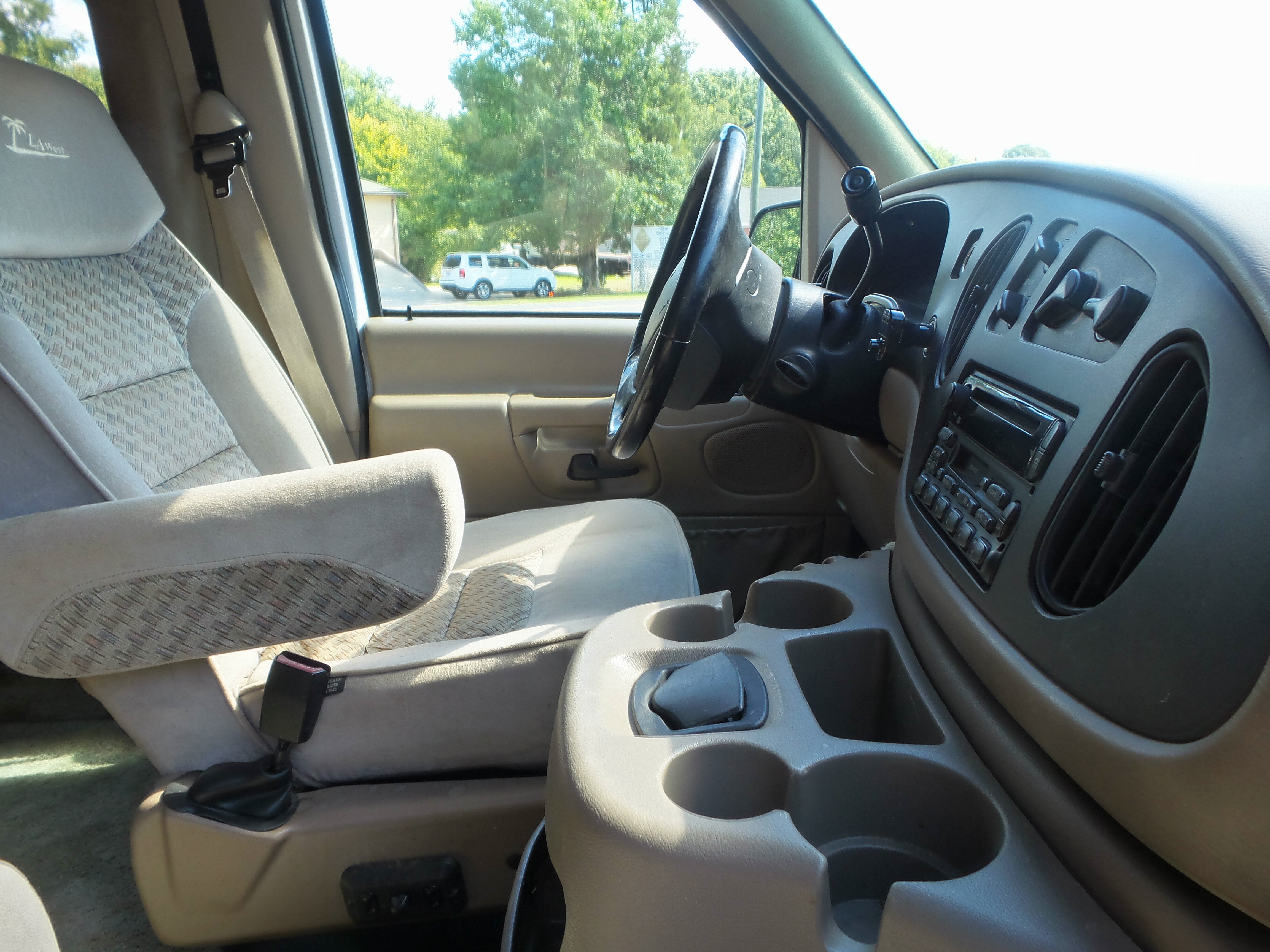 Used 2000 Ford E-150 and Econoline 150 RWD image 7