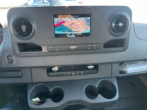 Used 2022 Mercedes-Benz Sprinter 2500 image 15