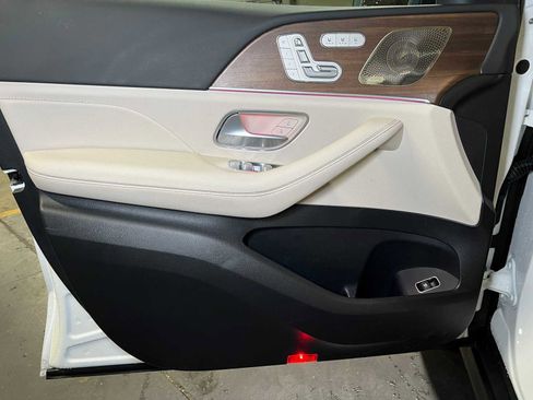 Used 2025 Mercedes-Benz GLS 450 4MATIC image 21