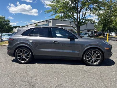 Used 2022 Porsche Cayenne AWD/4WD image 17
