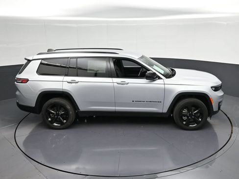Used 2024 Jeep Grand Cherokee L Laredo AWD/4WD image 24
