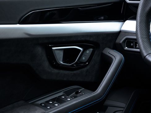 Used 2024 Lamborghini Urus S image 31