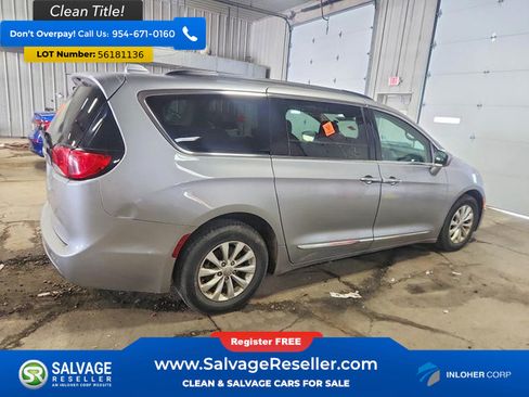 Used 2017 Chrysler Pacifica Touring-L FWD image 4