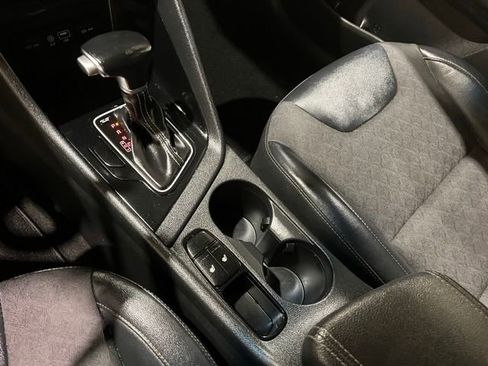 Used 2018 Kia Niro EX image 29