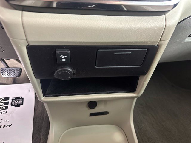 Used 2018 Toyota Sienna LE w/ Carpet Mat Package AWD/4WD image 16