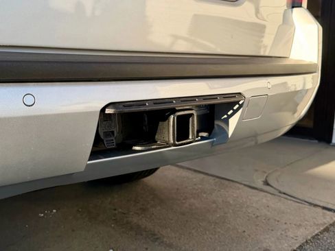 Used 2018 Chevrolet Suburban LT image 7