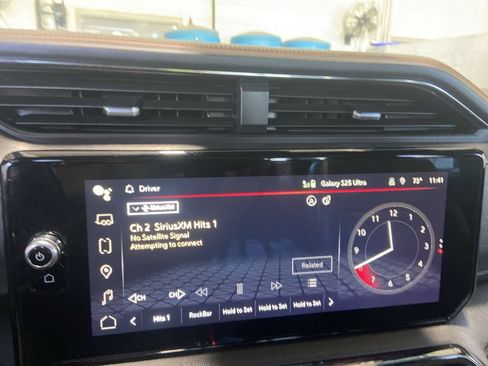 Used 2024 GMC Sierra 1500 AT4 w/ AT4 Premium Package AWD/4WD image 13