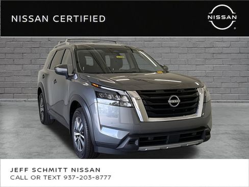 Certified 2025 Nissan Pathfinder SL AWD/4WD image 1