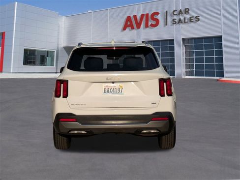 Used 2024 Kia Sorento S image 7
