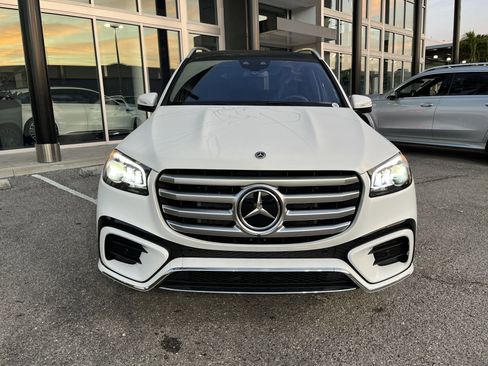 New 2026 Mercedes-Benz GLS 580 4MATIC image 10