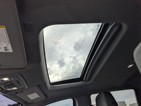 Used 2022 Chevrolet Silverado 1500 LTZ w/ LTZ Premium Package image 16