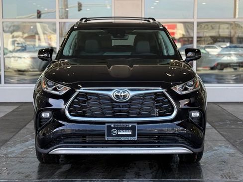 New 2026 Toyota Highlander Platinum image 4