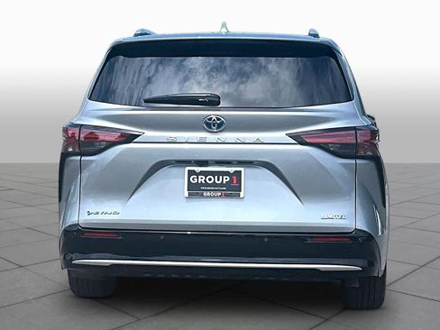 Used 2025 Toyota Sienna Limited AWD/4WD image 5