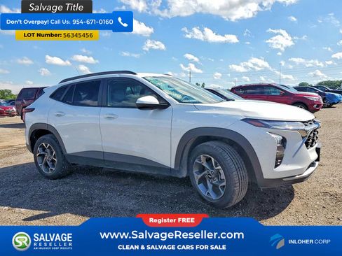Used 2025 Chevrolet Trax LT FWD image 5
