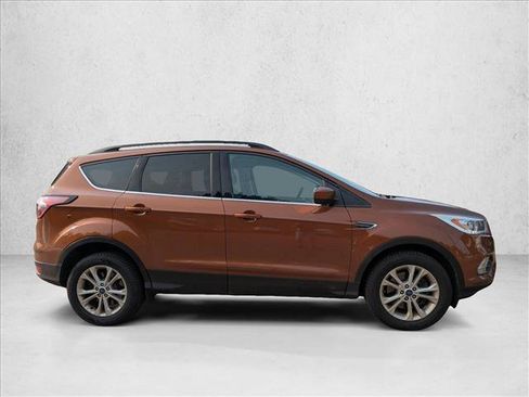 Used 2017 Ford Escape SE w/ Equipment Group 201A AWD/4WD image 4