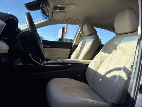 Used 2021 Toyota Avalon XLE image 16