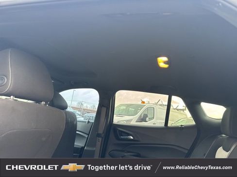 Used 2025 Chevrolet Trax RS w/ Sunroof Package image 14