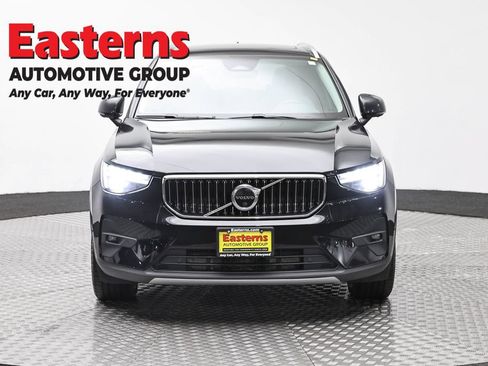 Used 2023 Volvo XC40 B5 Plus AWD/4WD image 2