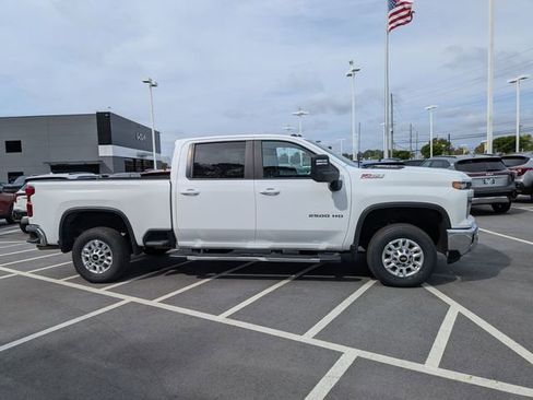 Used 2024 Chevrolet Silverado 2500 LT w/ Safety Package AWD/4WD image 2