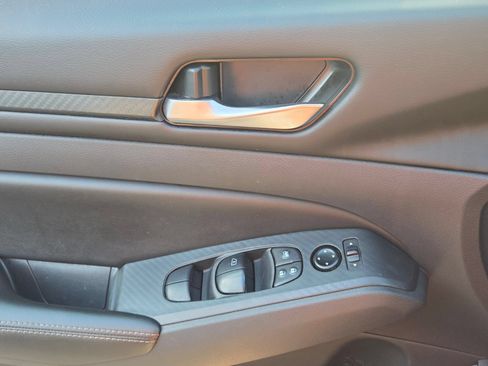 Used 2025 Nissan Altima 2.5 SV FWD image 29