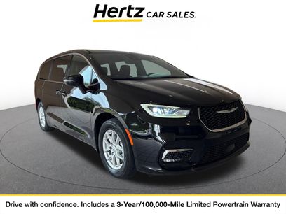 Used 2025 Chrysler Pacifica Select
