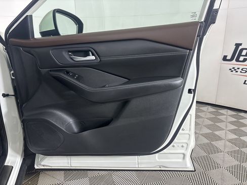 Used 2023 Nissan Rogue SL w/ SL Premium Package image 31