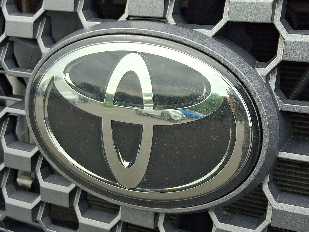 Used 2020 Toyota Tundra SR5 w/ TRD Sport Plus Package AWD/4WD image 31