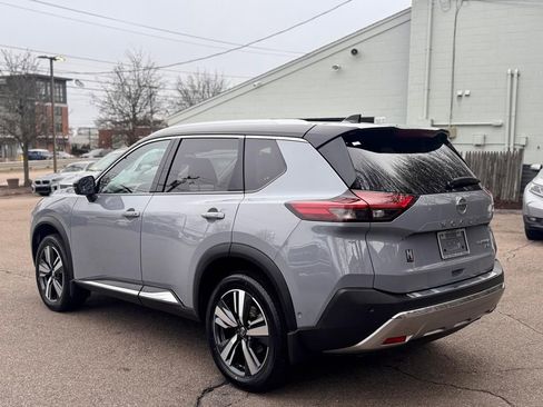 Used 2021 Nissan Rogue Platinum image 4