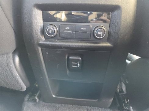 Used 2019 Chevrolet Traverse LT image 13