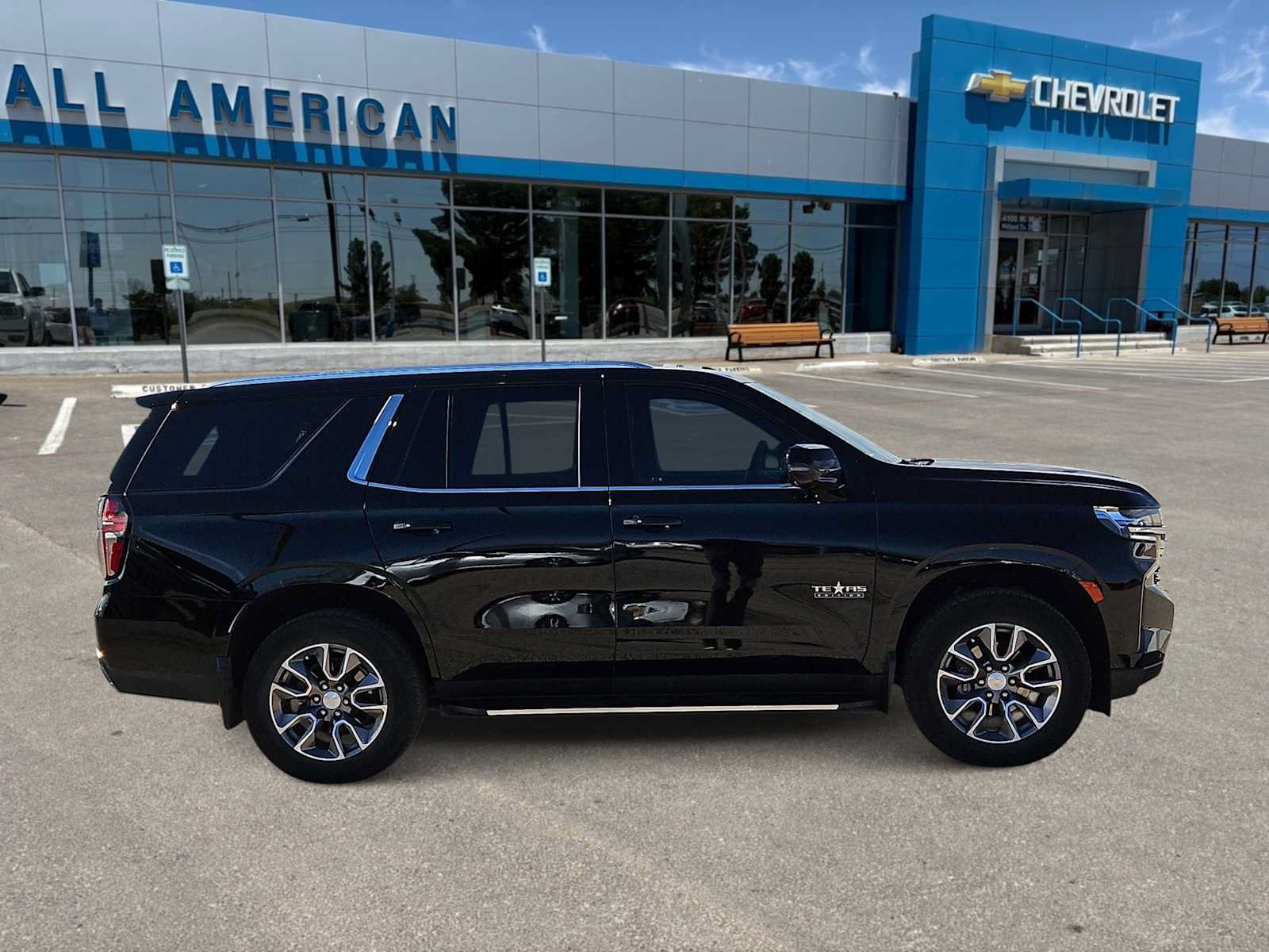Used 2024 Chevrolet Tahoe LT w/ Luxury Package RWD image 9