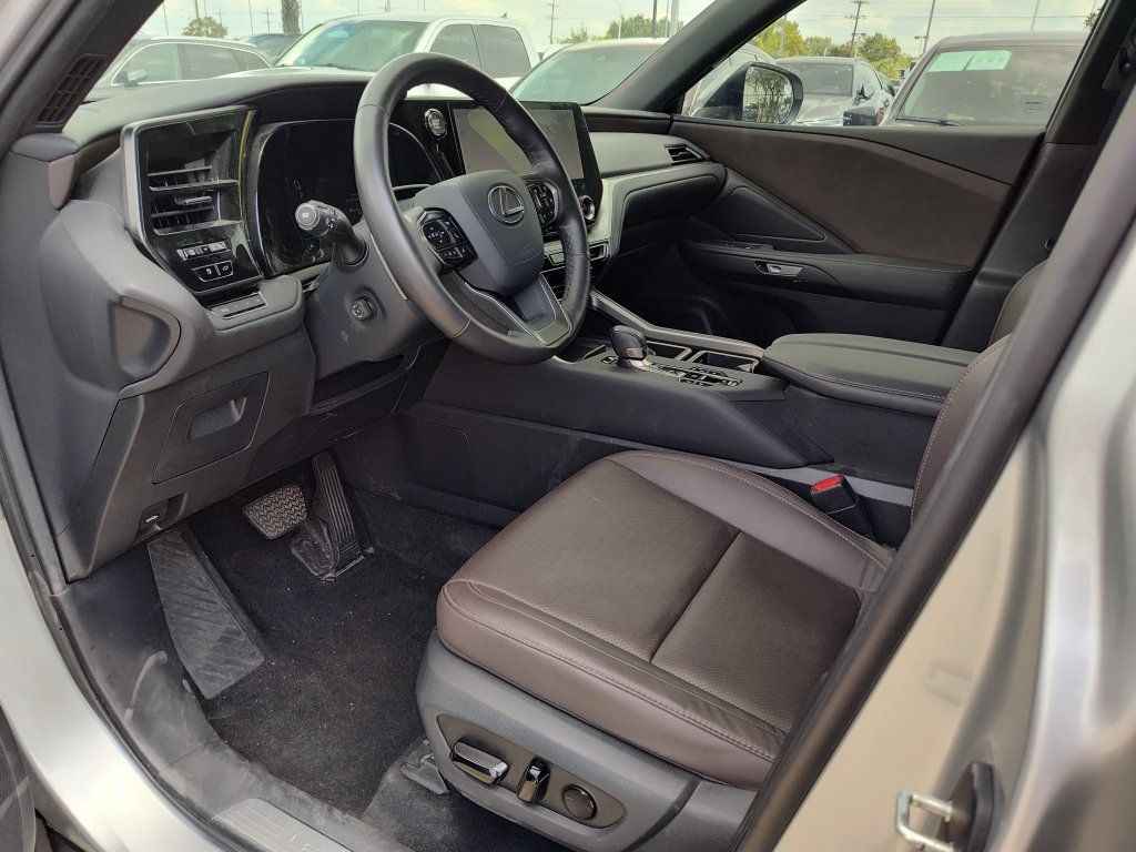 Used 2024 Lexus TX 350 AWD w/ Captains Chair Package image 2