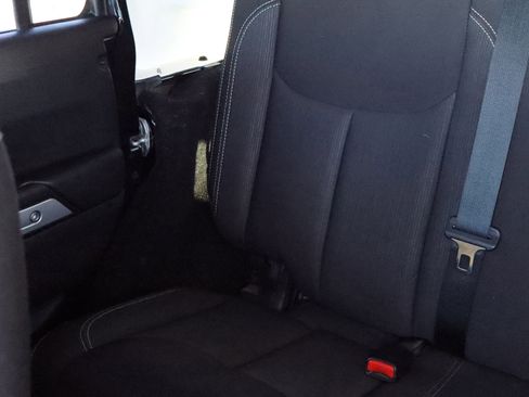 Used 2018 Jeep Wrangler Unlimited Sahara w/ Connectivity Group image 14