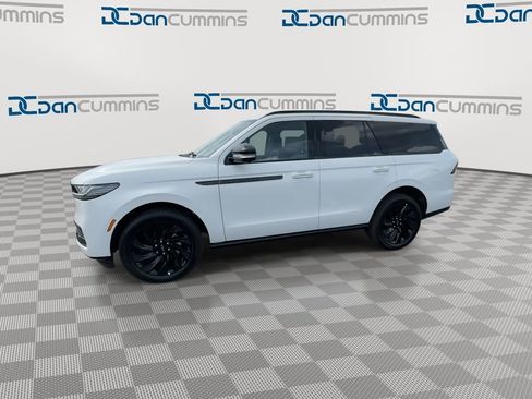 New 2026 Lincoln Navigator Reserve w/ Jet Appearance Package AWD/4WD image 5