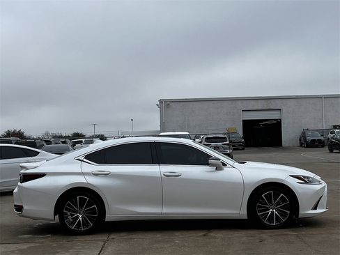 Used 2023 Lexus ES 300h w/ Premium Package image 3