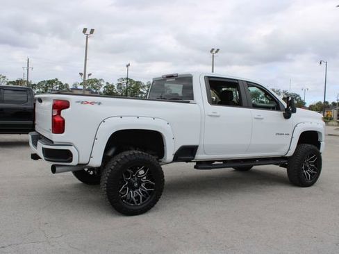 Used 2022 Chevrolet Silverado 2500 LT w/ Convenience Package image 11
