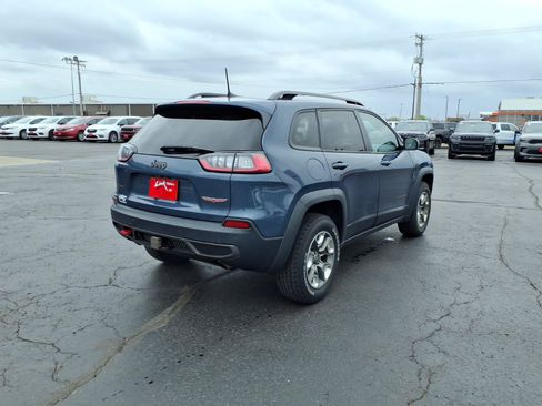 Used 2019 Jeep Cherokee Trailhawk w/ Cold Weather Group AWD/4WD image 6