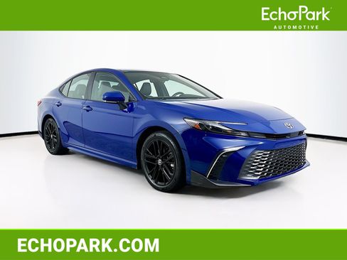 Used 2025 Toyota Camry SE w/ Convenience Package FWD image 1