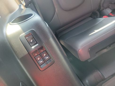 Used 2023 Lexus GX 460 Premium w/ Accessory Package AWD/4WD image 31