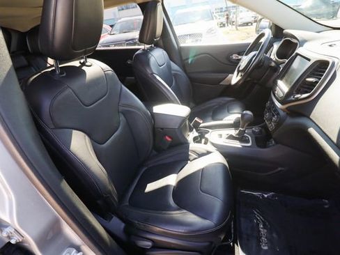 Used 2018 Jeep Cherokee Limited image 44